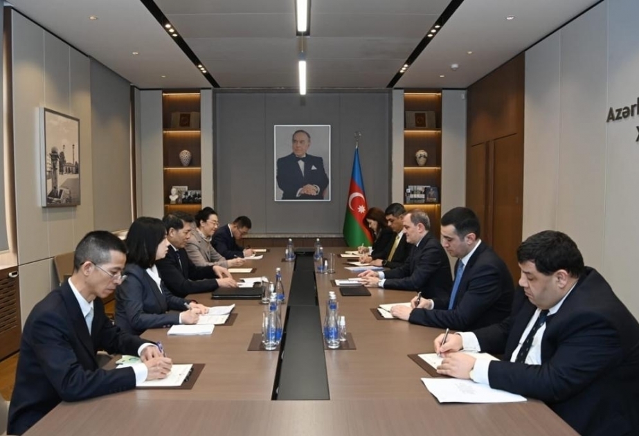 Jeyhun Bayramov traf mit dem Sonderbeauftragten der chinesischen Regierung zu eurasischen Fragen zusammen