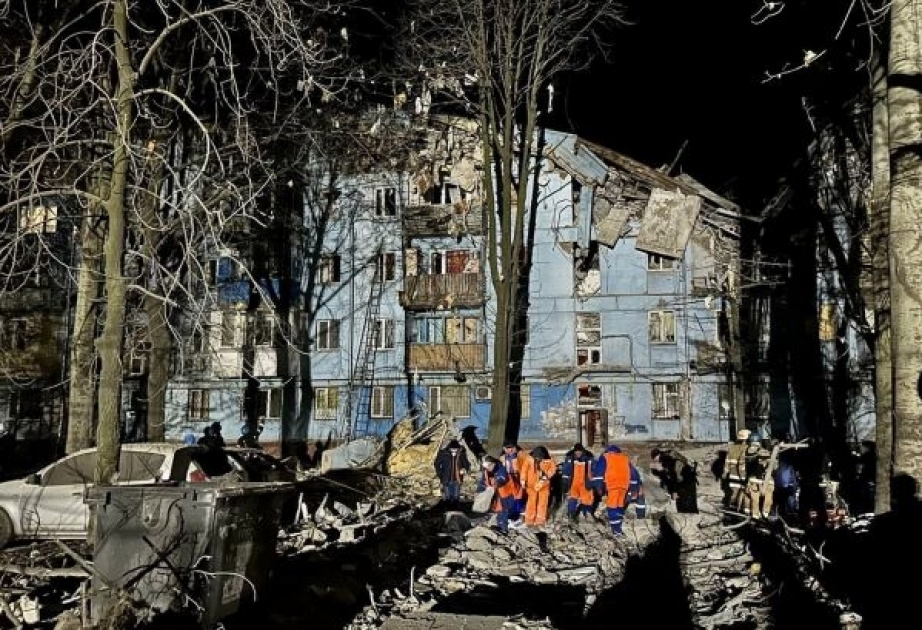 Zaporojyedə beşmərtəbəli bina raketlə vurulub,ölənlər var