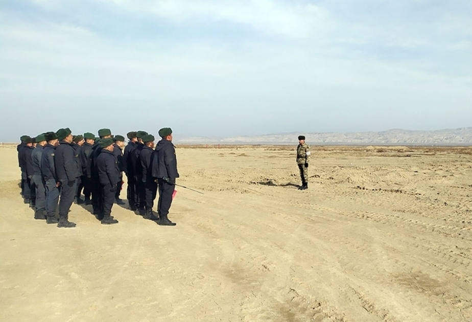 Se inspecciona la preparación para el combate de las unidades de tanques del Ejército de Azerbaiyán