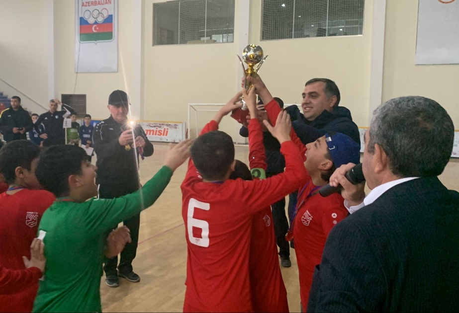 Sumqayıtın azyaşlı futbolçuları Qusarda kubok qazandı