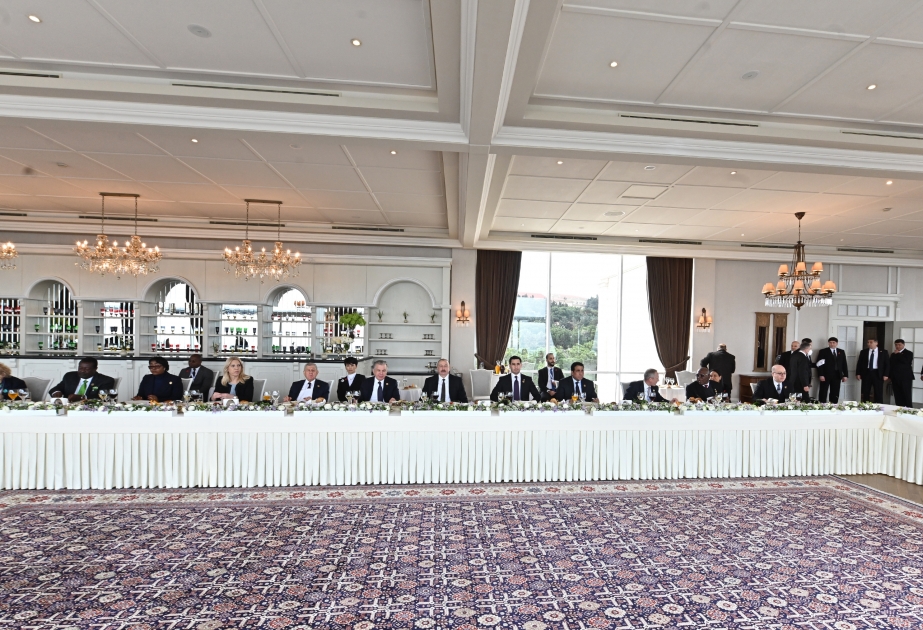 Bakou : un banquet offert en l’honneur des participants au sommet du Mouvement des non-alignés VIDEO