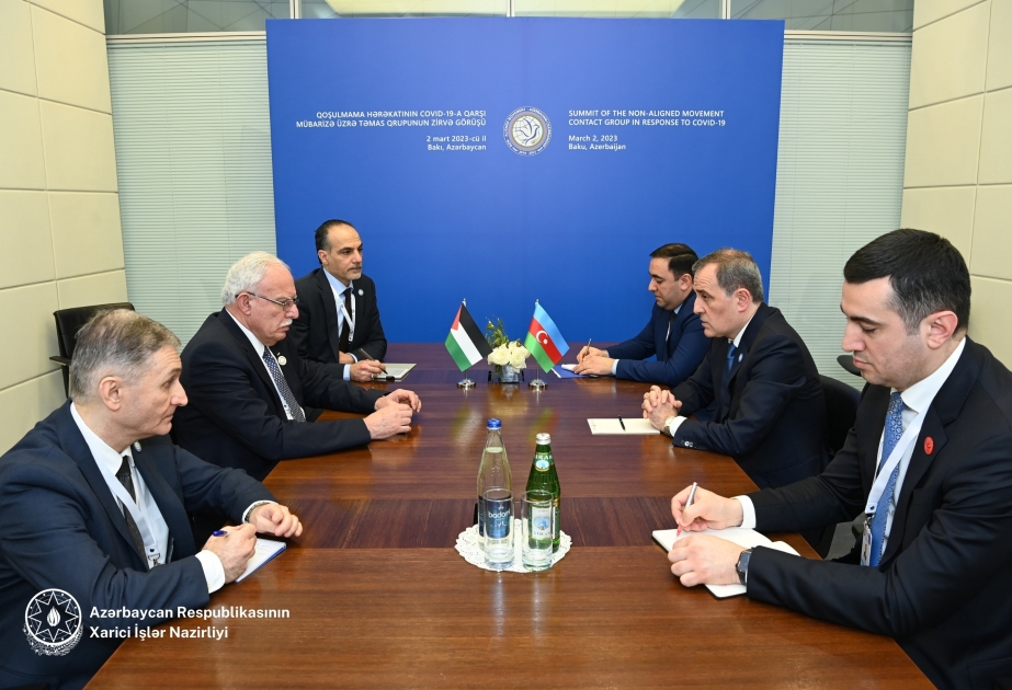Ministro de Asuntos Exteriores de Azerbaiyán se reúne con su homólogo palestino