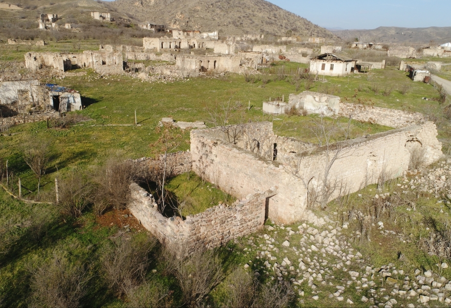 Aufnahmen des von Armenier zerstörten Dorfes Girag Mushlan der Region Zangilan