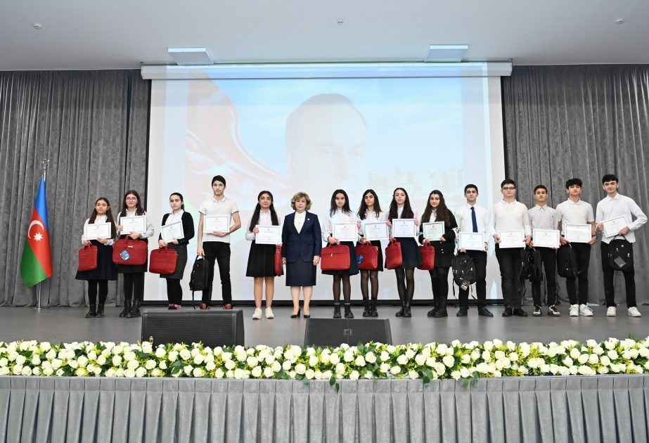 Bakının 12 rayonunun 60 məktəbi arasında hüquq olimpiadası keçirilib