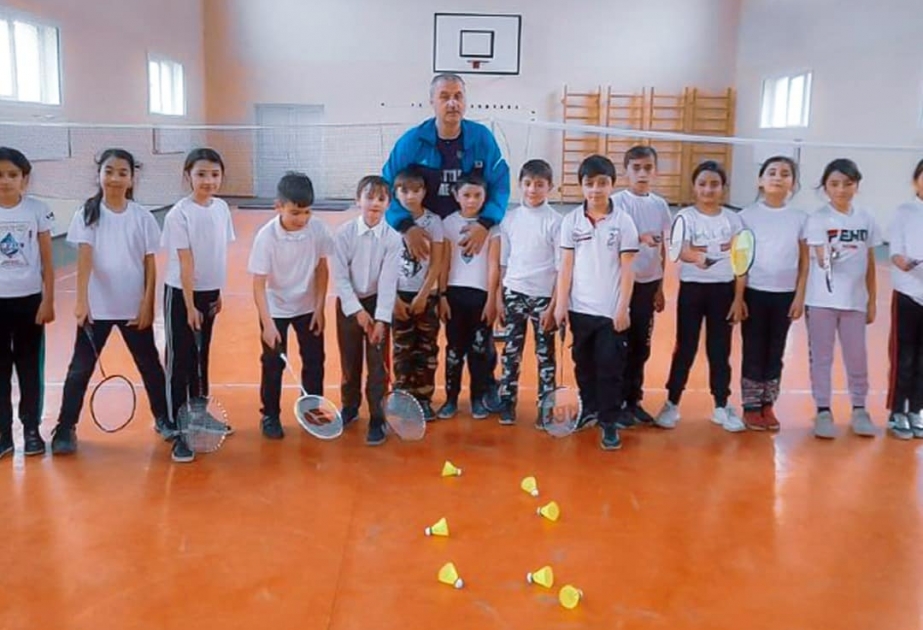 “İdman həftəsi”: Qusarda məktəblilər arasında badminton yarışı keçirilib