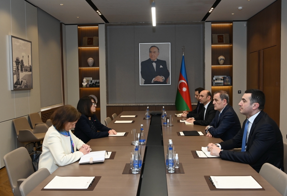 Außenminister Bayramov trifft Mitglied des französischen Senats Nathalie Goulet