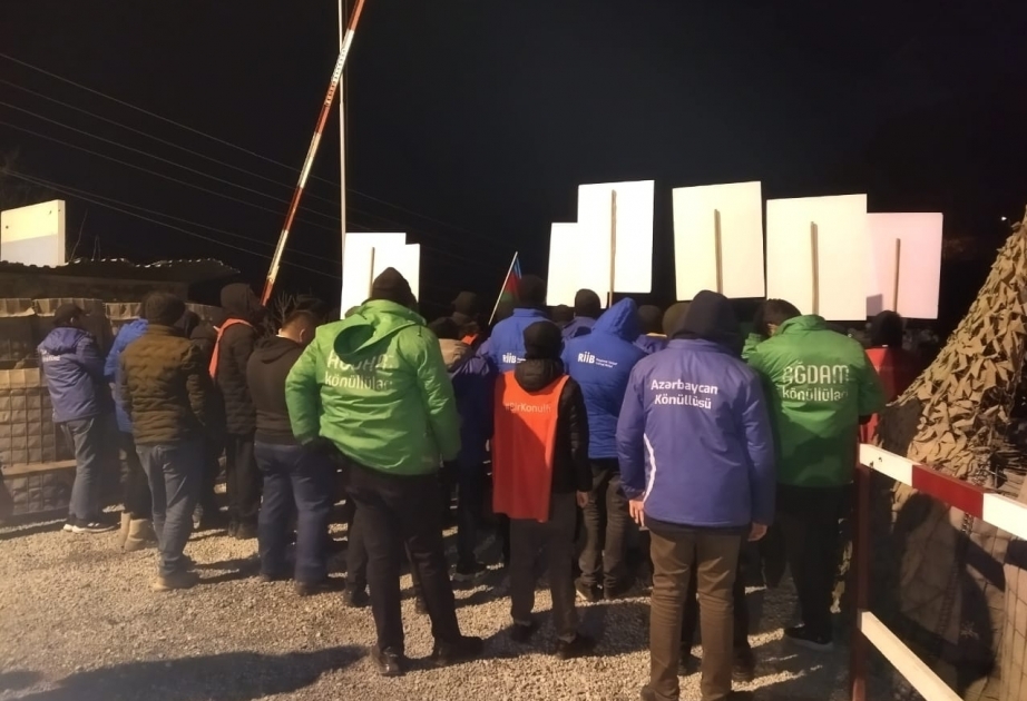 Азербайджанские экоактивисты продолжают с энтузиазмом протестовать и ночью