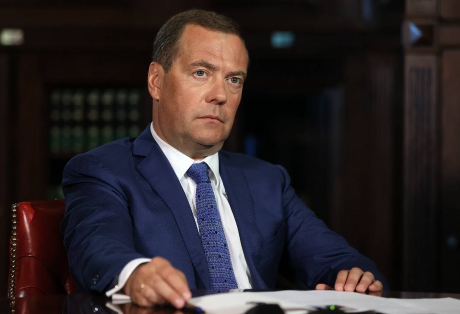 Dmitri Medvedev Fransanın nüfuzunun azalmasından yazıb