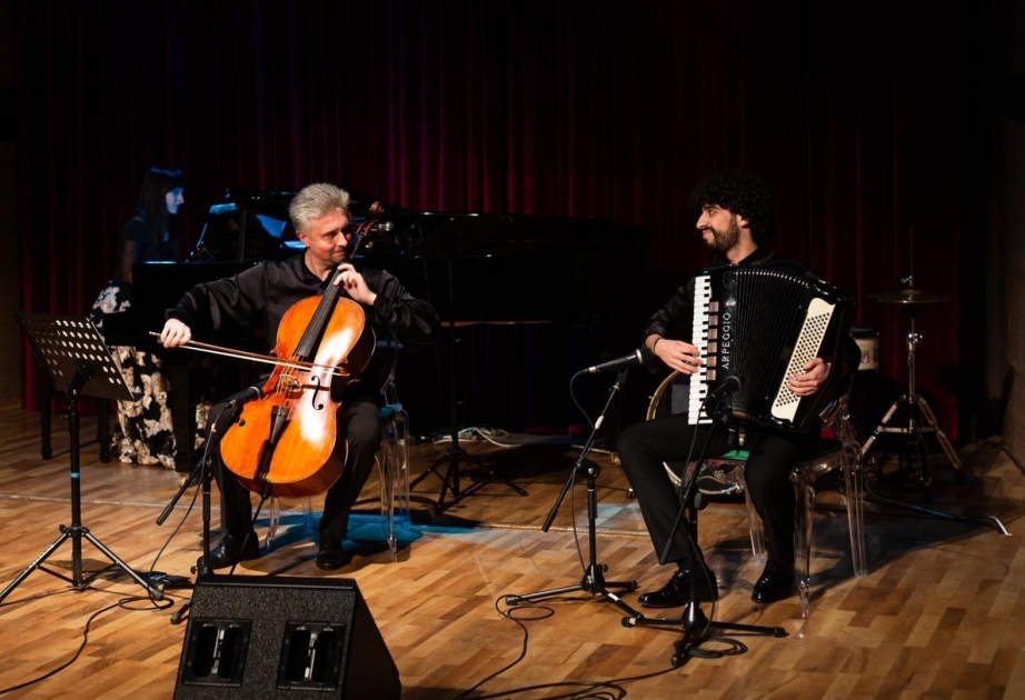 Muğam Mərkəzində Əməkdar artist Aleksey Miltıxın konserti olub