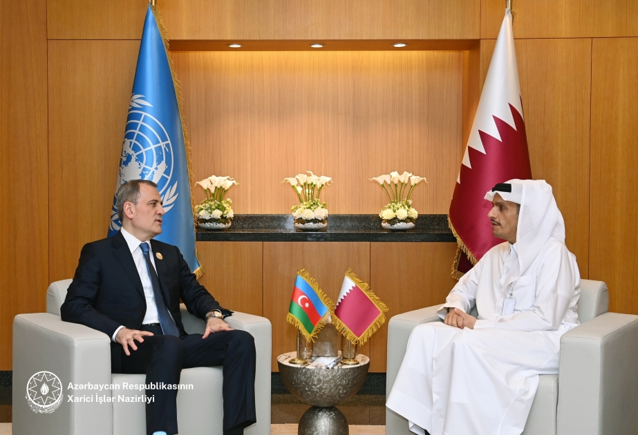 Cancilleres de Azerbaiyán y Qatar discuten la cooperación en el marco de la Zona Franca de Alat
