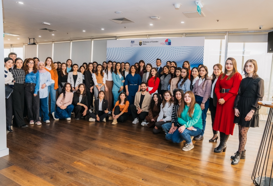 Rəqəmsal dünyada yaranan gender fərqinin iqtisadi bərabərsizliyin genişləndirilməsinə təsiri müzakirə olunub