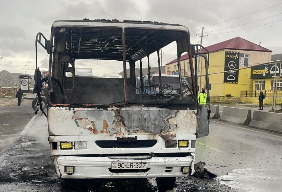 Xocəsən yolunda avtobus yanıb