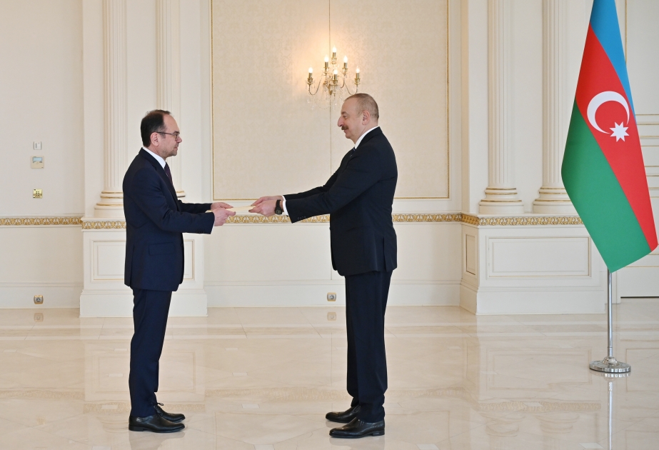 Prezident İlham Əliyev Bolqarıstanın Azərbaycanda yeni təyin olunmuş səfirinin etimadnaməsini qəbul edib YENİLƏNİB VİDEO