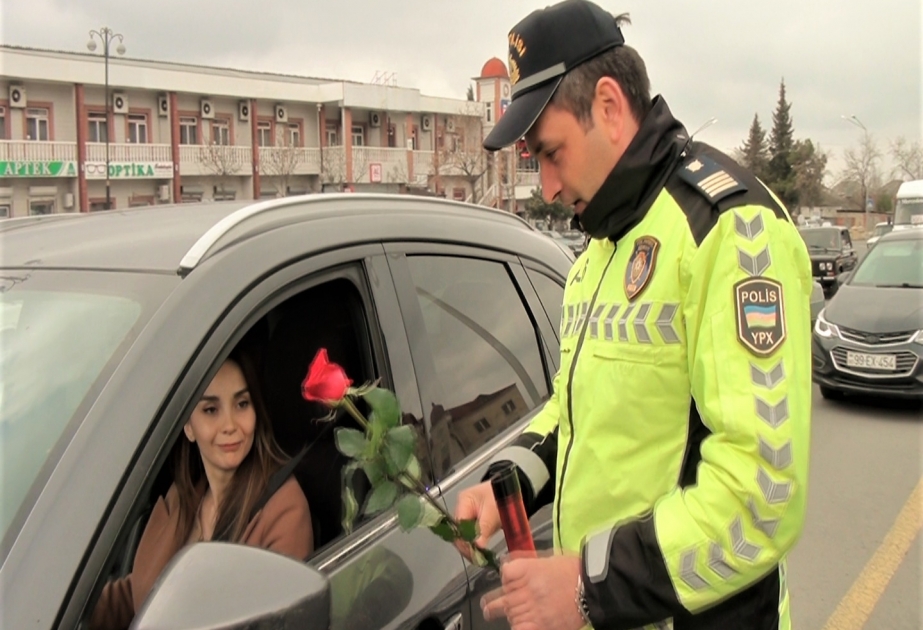 Zaqatalada yol polisləri xanım sürücüləri və piyadaları təbrik ediblər