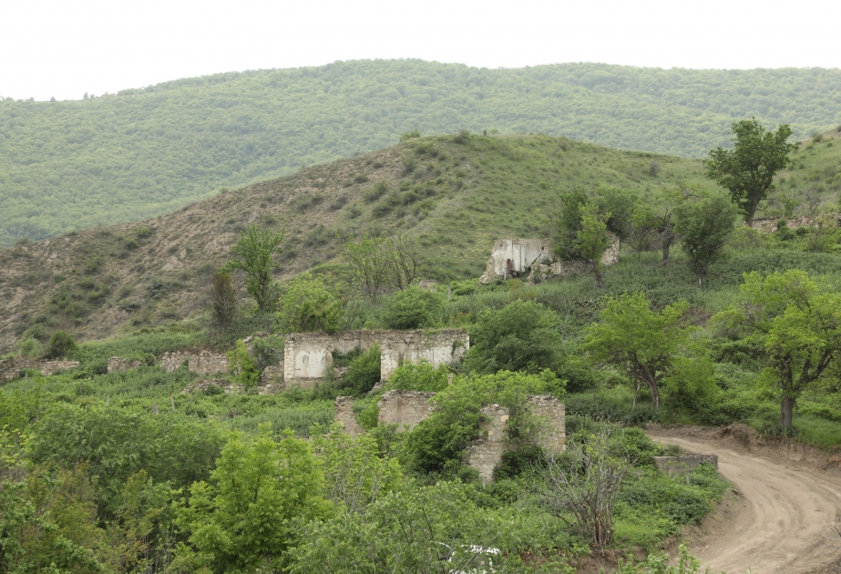 Aufnahmen des von Armenier zerstörten Dorfes Guyudara der Region Zangilan