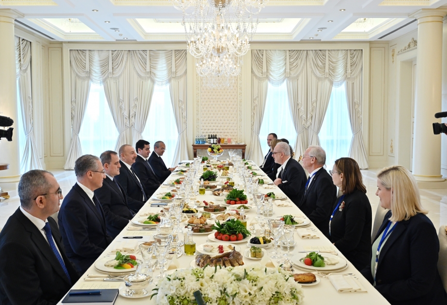 Präsidenten von Aserbaidschan und Lettland treffen sich im erweiterten Format zum gemeinsamen Lunch VIDEO
