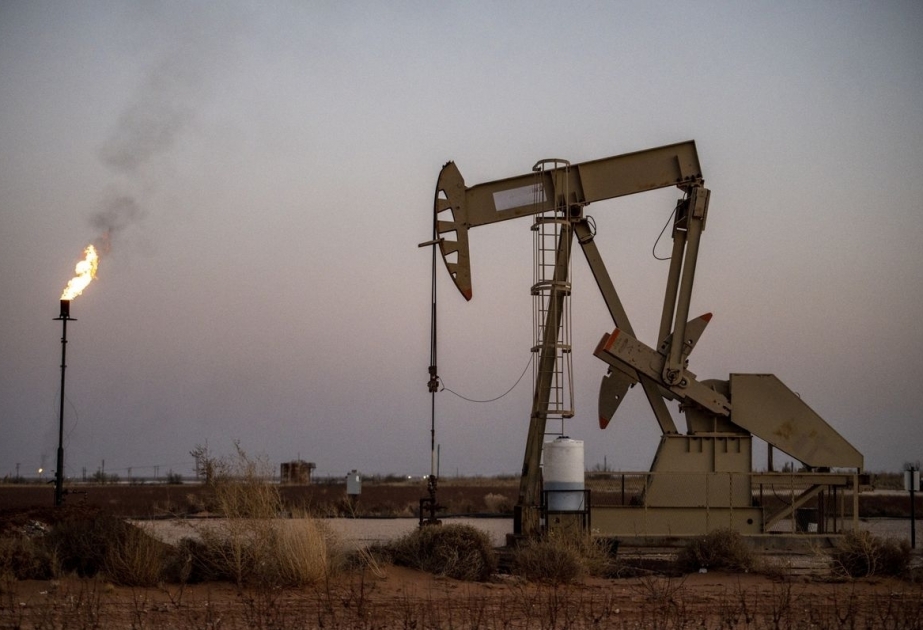 Цена барреля нефть марки «Азери Лайт» снизилась
