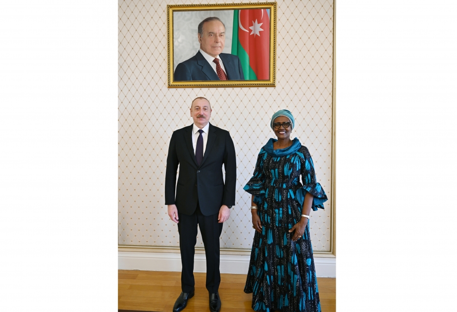 Le président de la République reçoit la directrice exécutive du Programme commun des Nations Unies sur le VIH/sida MIS A JOUR VIDEO