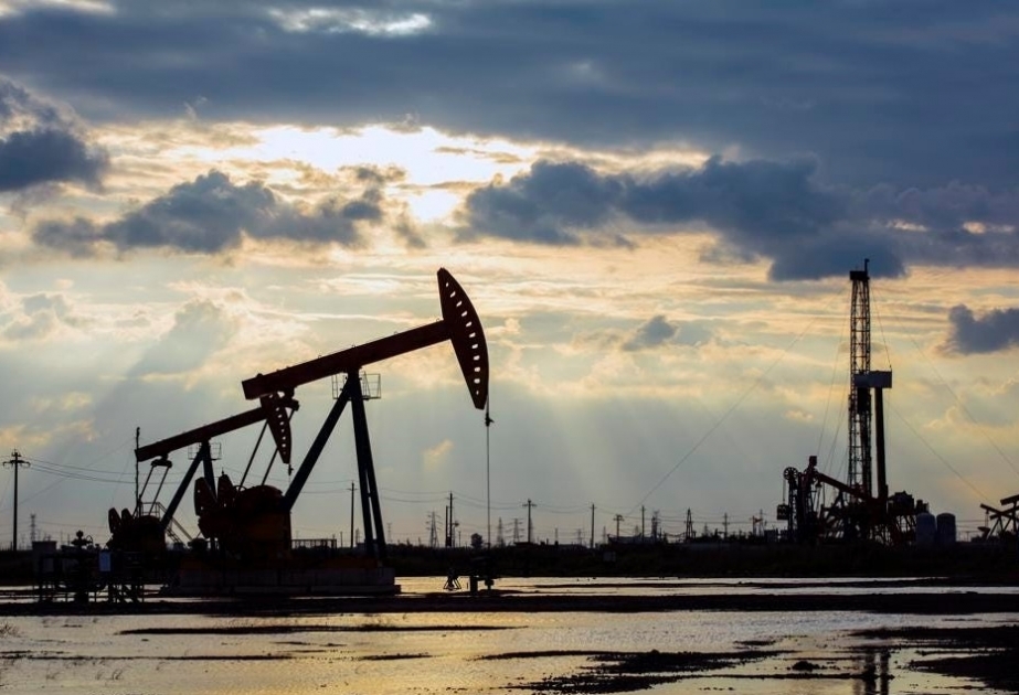Цена азербайджанской нефти превысила 85 долларов