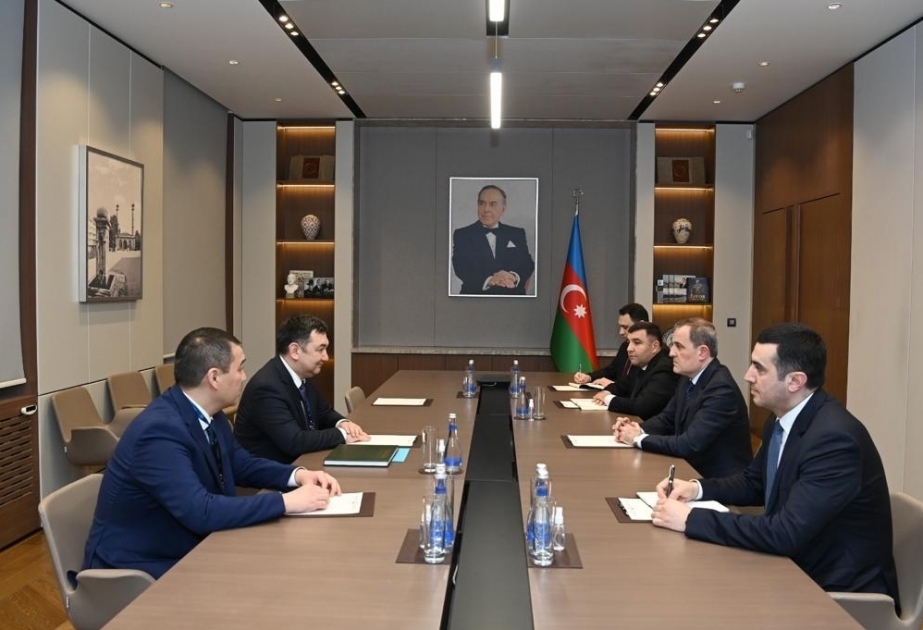 Se discute la cooperación en materia de información y protección social entre Azerbaiyán y Kazajstán
