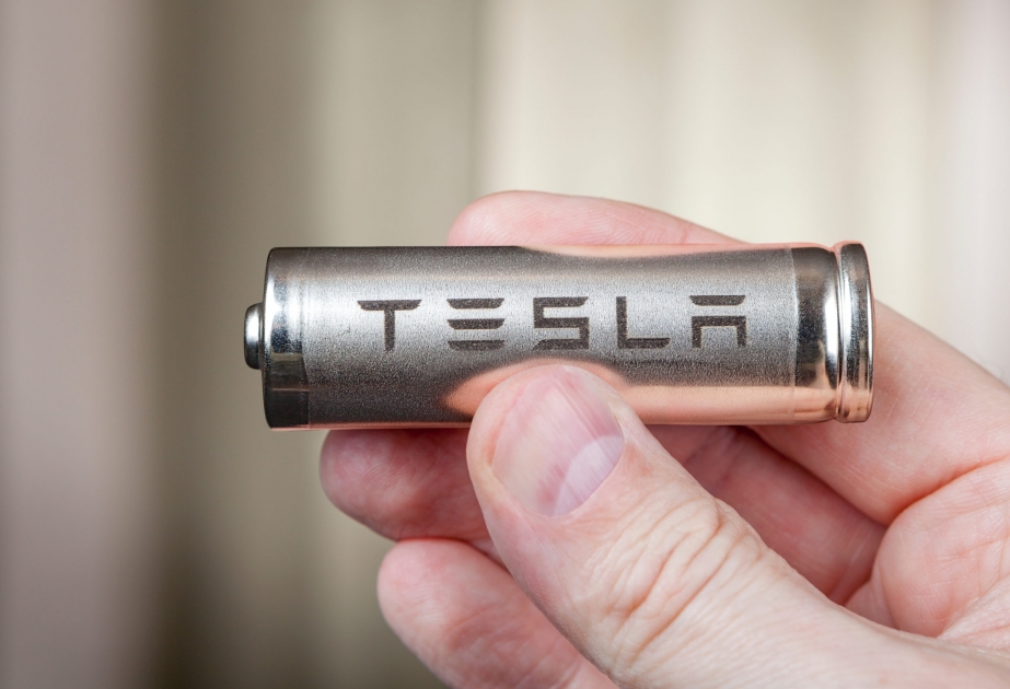 “Tesla” daha ucuz və mükəmməl batareya istehsal etmək üçün Asiya şirkətlərinə müraciət edir