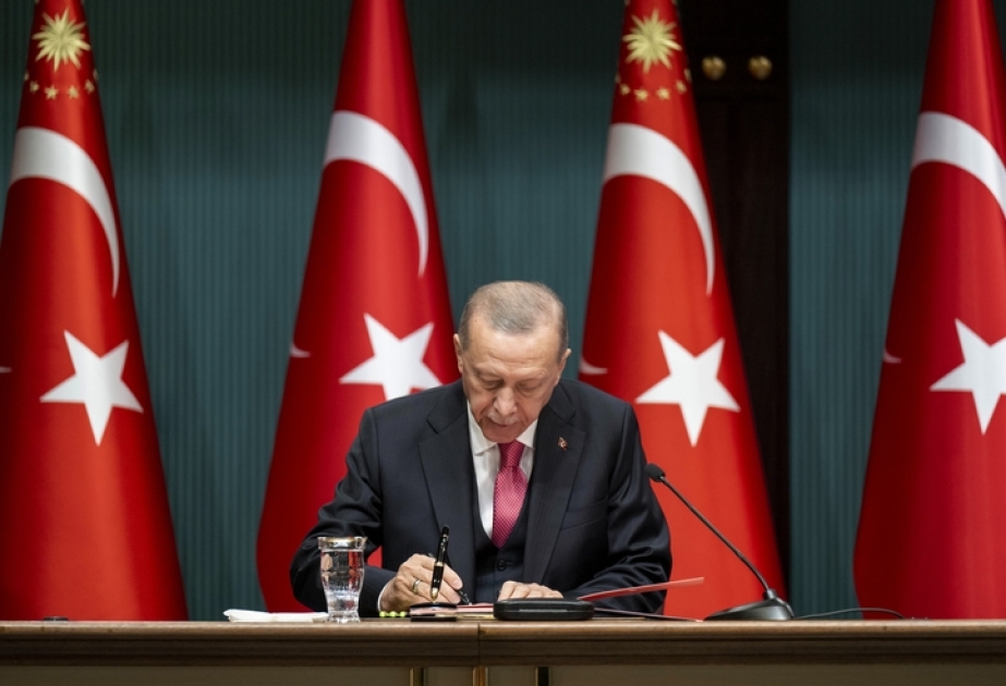 Türkiyə Prezidenti seçkilərin 14 mayda keçirilməsi barədə qərarı imzalayıb

