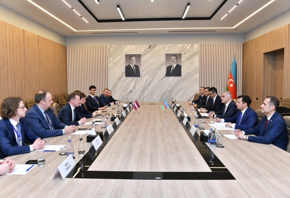 بحث مسائل التعاون بين اذربيجان ولاتفيا في مجال النقل