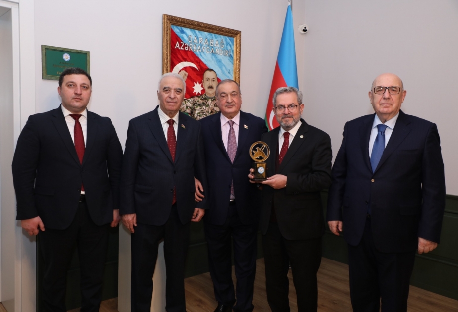 Ankara Universitetinin rektoru, professor Necdet Ünüvar Azərbaycan Ağsaqqallar Şurasında olub