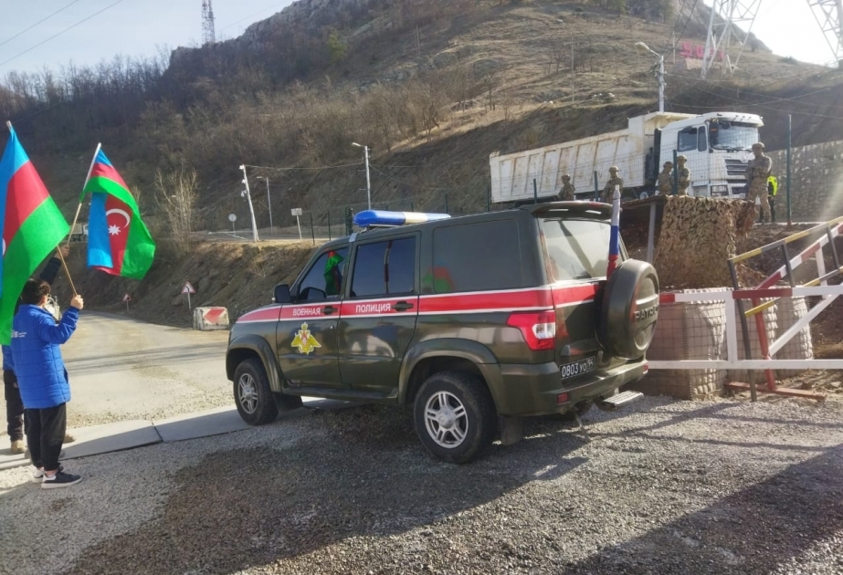 По территории проведения акции беспрепятственно проехали пять автомобилей миротворцев