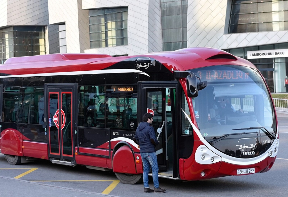 Bakının bir sıra yollarında nəqliyyatın hərəkətində tıxac müşahidə olunur