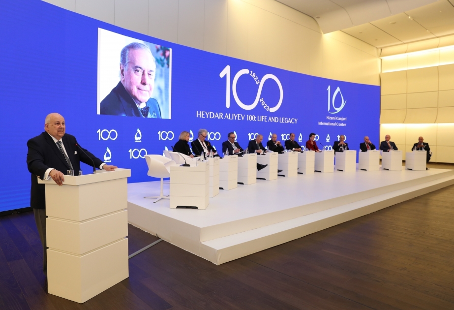 En el marco del X Foro Global de Bakú se celebró un acto dedicado al centenario del gran líder nacional Heydar Aliyev