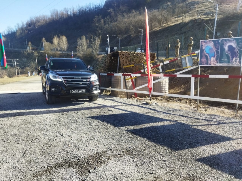 Quatre véhicules du contingent russe de maintien de la paix ont traversé la route Latchine-Khankendi