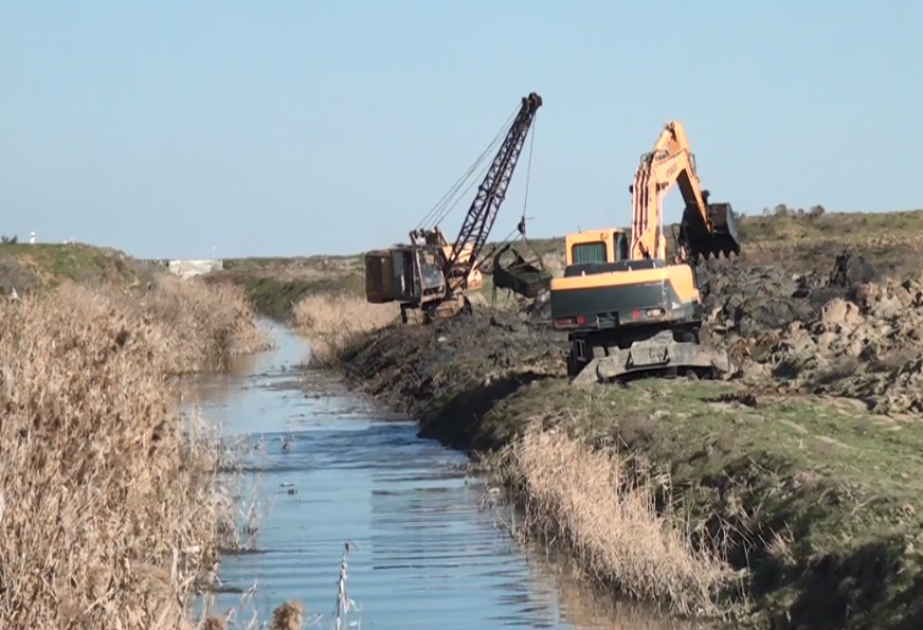 Cəlilabadda torpaq məcralı kanal beton üzlüyə alınıb