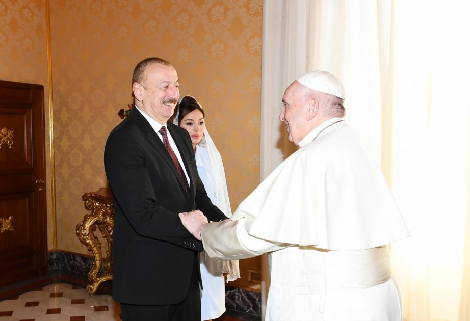 El Presidente azerbaiyano agradeció al Papa su gran aprecio por el ambiente multicultural de Azerbaiyán