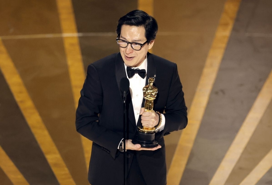 Ke Huy Quan completa la historia de su regreso con el Oscar al mejor actor de reparto