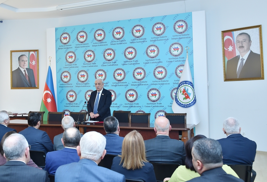 Təltif olunan həmkarlar ittifaqı fəallarına orden və medallar təqdim edilib