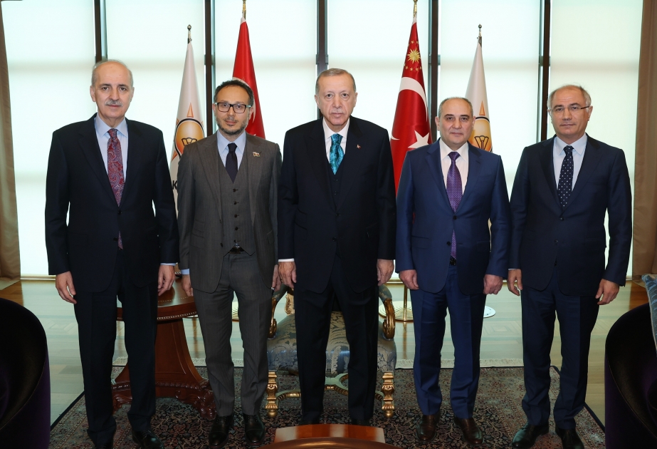 Presidente de Türkiye recibe a una delegación del Partido Nuevo Azerbaiyán