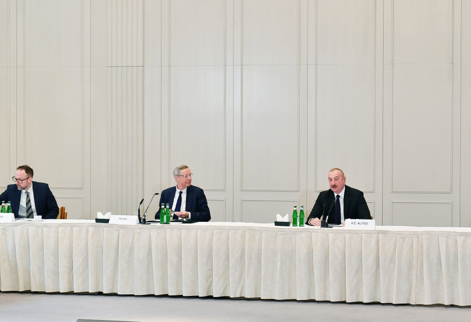 رئيس اذربيجان: ننشئ حاليا إمكانيات نقل لازمة لتصدير احجام من الطاقة

