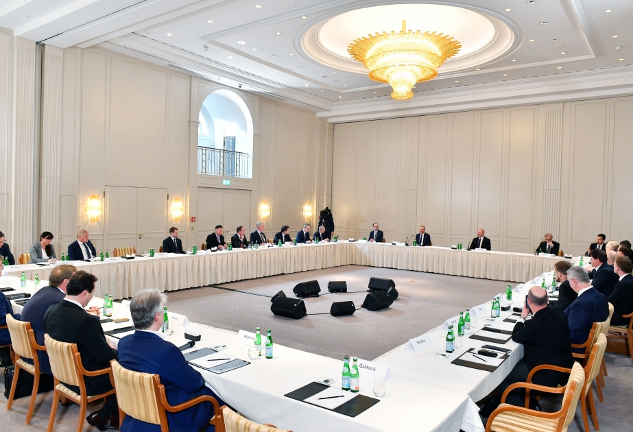 阿塞拜疆总统伊利哈姆·阿利耶夫与德国主要公司领导人举行会晤