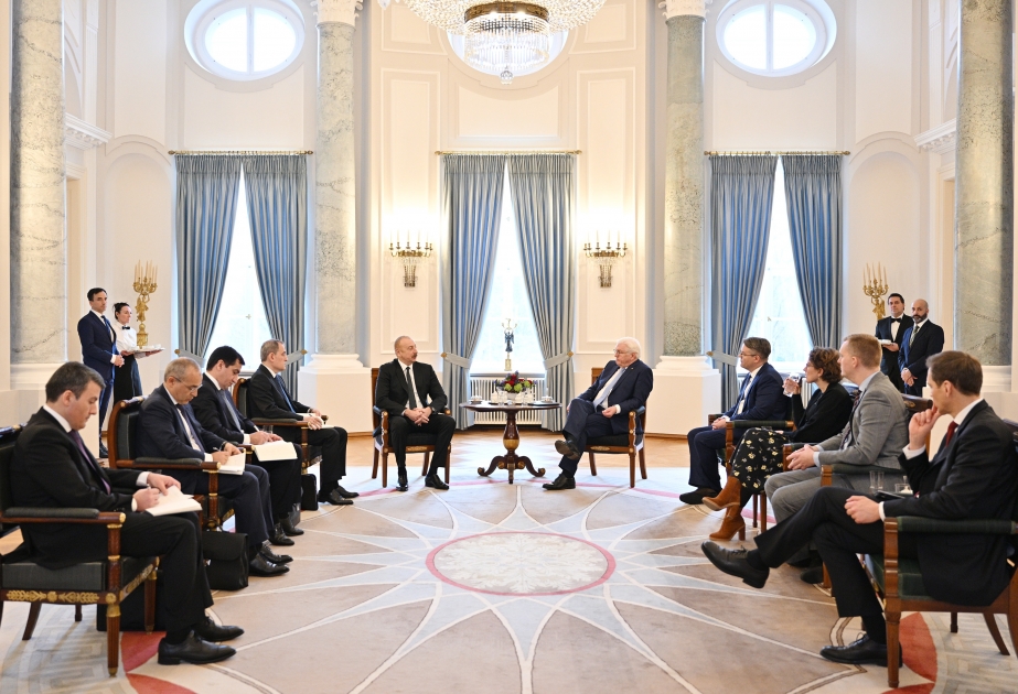 Präsident Ilham Aliyev und Bundespräsident Frank-Walter Steinmeier treffen sich in erweitertem Format in Berlin AKTUALISIERT VIDEO