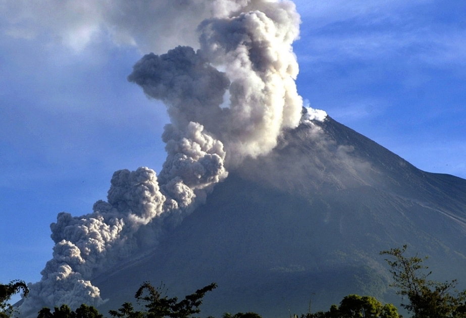 El volcán Merapi entra en erupción en Indonesia
