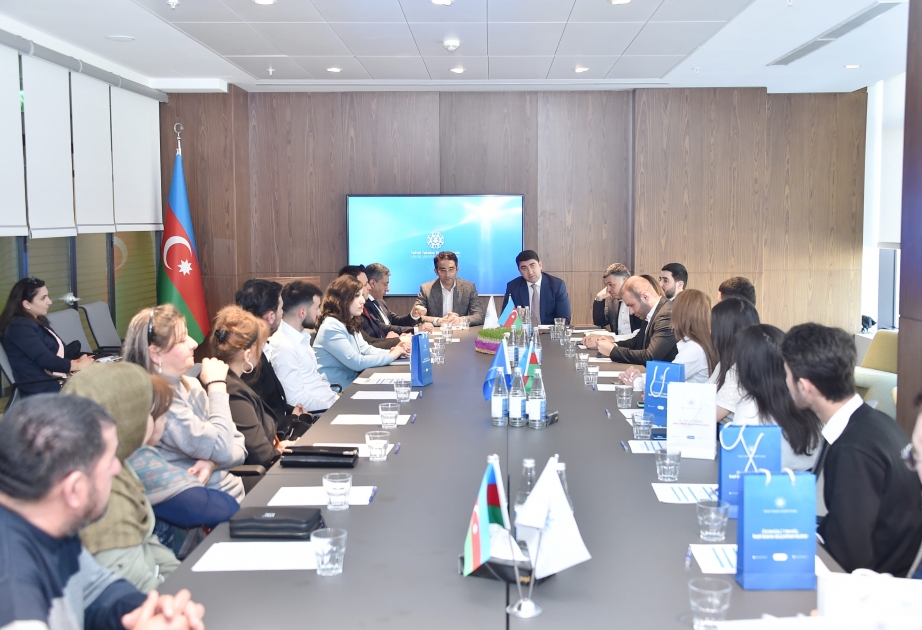 Təhsil Tələbə Krediti Fonduna müraciət edən 12 tələbəyə əmək müqaviləsi bildirişləri təqdim olunub