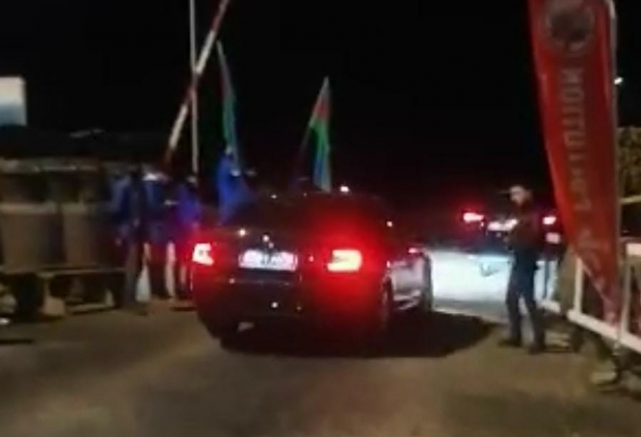 Rusiya sülhməramlılarına məxsus təminat avtomobili qoşqu vasitəsilə Xankəndiyə aparılıb