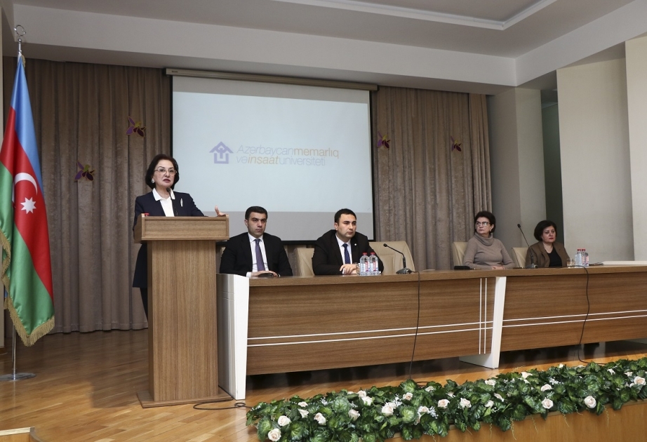 Rektor əlaçı və yüksək nəticə göstərən tələbələrlə görüşüb