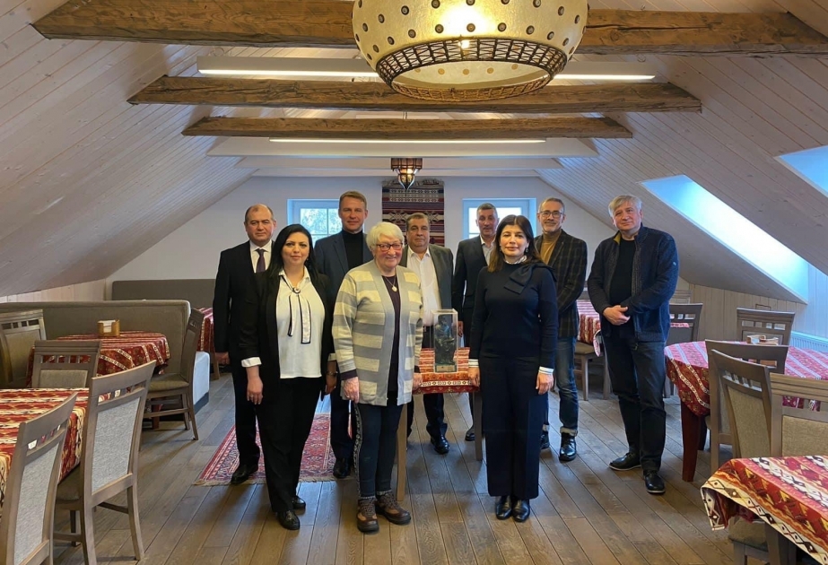 Presidenta de la Fundación Internacional para la Cultura y el Patrimonio Túrquicos mantiene reuniones con las comunidades tártara y karaim de Lituania