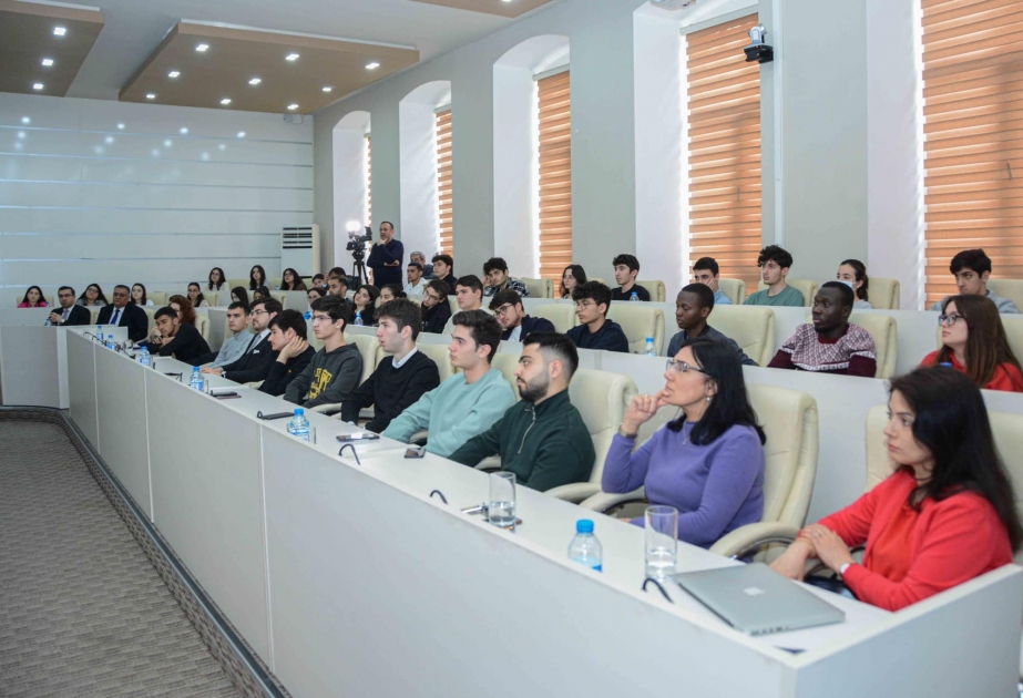 Ümumdünya Gömrük Təşkilatının Baş katibi UNEC-də olub