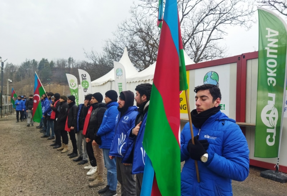 Öko-Aktion: Umweltschützer mahnen, dass sie weiter protestieren werden, bis man mit illegaler Ausbeutung von Mineralvorkommen in Karabach nicht aufhört