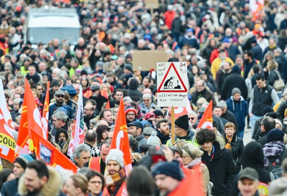 Во Франции более 300 человек задержали на акциях протеста
