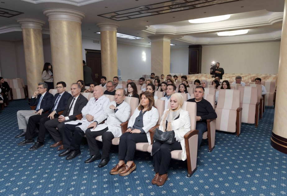 Türkiyədə zəlzələ bölgəsində könüllü işləyən Azərbaycan Tibb Universitetinin həkimlərinə Fəxri Fərmanlar təqdim olunub