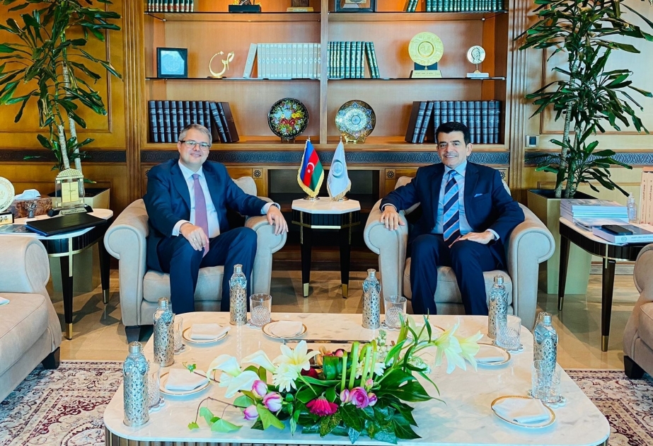 Le Délégué permanent de l’Azerbaïdjan auprès de l’ICESCO présente ses lettres de créance au Directeur général